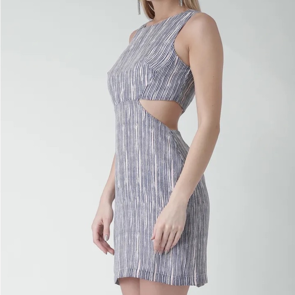 NWOT Forever 21 back cut out sheath dress